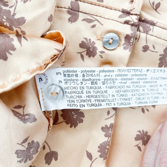 NWT- ZARA Cropped Floral Silky Cropped Long Sleeved Top - Picture 8 of 13